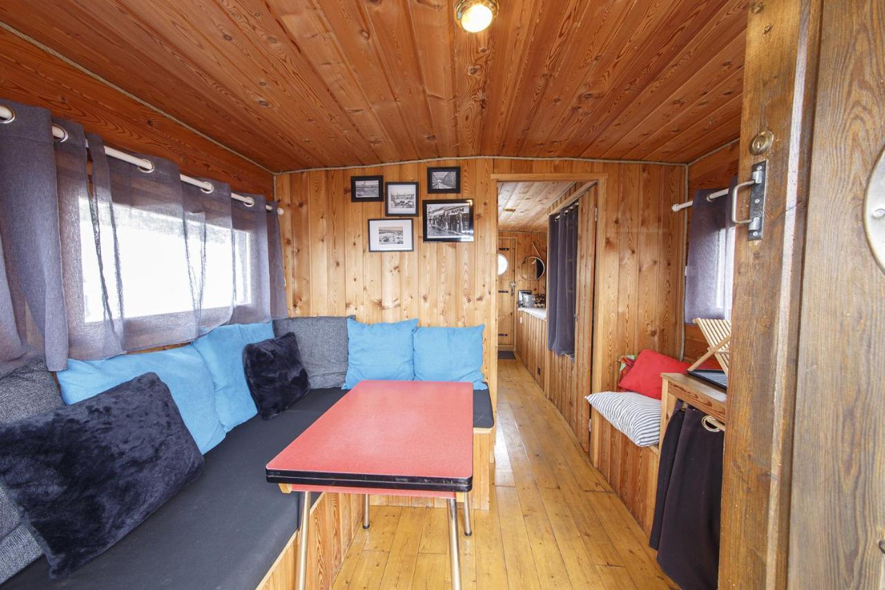 אנז'ה Logement Insolite La Toue Cabanee Centre Ville מראה חיצוני תמונה